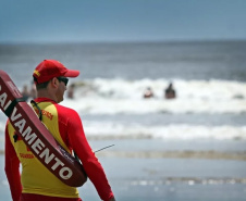 Corpo de Bombeiros abre processo seletivo para contratação de guarda-vidas civis