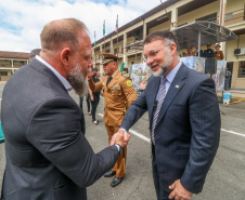 Coronel Hudson cumprimenta o Secretário Wagner Mesquita