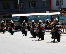 Polícia Militar realiza operação com abordagens e bloqueios de trânsito em Curitiba e RMC
