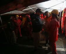 Equipes do Estado auxiliam trabalhos de atendimento às vítimas do deslizamento na BR-376