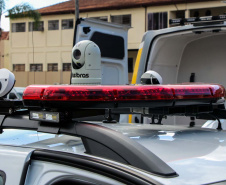 A “viatura inteligente” é equipada com câmeras que têm capacidade de identificar placas de veículos e reconhecimento facial. Os equipamentos foram instalados em uma viatura própria da PMPR.