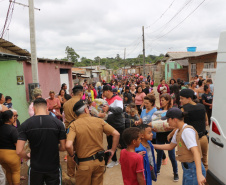  PMPR distribui mais de duas toneladas de alimentos e 1,2 mil brinquedos para crianças em Curitiba