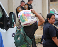  PMPR distribui mais de duas toneladas de alimentos e 1,2 mil brinquedos para crianças em Curitiba