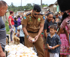  PMPR distribui mais de duas toneladas de alimentos e 1,2 mil brinquedos para crianças em Curitiba