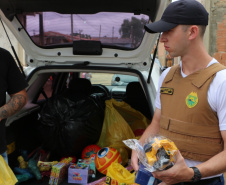  PMPR distribui mais de duas toneladas de alimentos e 1,2 mil brinquedos para crianças em Curitiba