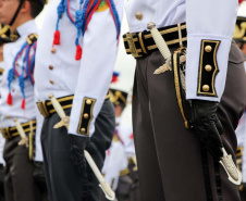 Após 1º ano, 120 cadetes do curso de oficiais da PMPR recebem Espadim Tiradentes