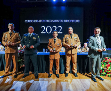 Curso de Aperfeiçoamento de Oficiais forma 66 novos capitães para PMPR e Corpo de Bombeiros
