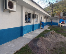 Trabalho de pessoas privadas de liberdade melhora espaços públicos em Guaratuba, no Litoral