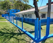 Trabalho de pessoas privadas de liberdade melhora espaços públicos em Guaratuba, no Litoral