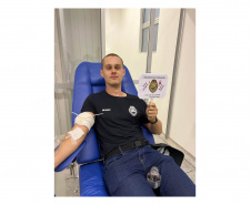 Soldados em formação da Polícia Militar fazem doação de sangue em Cianorte