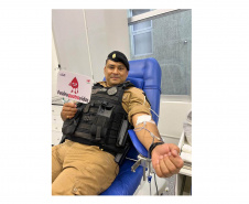 Soldados em formação da Polícia Militar fazem doação de sangue em Cianorte