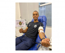 Soldados em formação da Polícia Militar fazem doação de sangue em Cianorte