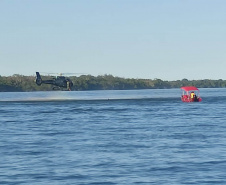 Guarda-vidas do Corpo de Bombeiros fazem treinamento com aeronaves em Porto Rico, no Noroeste