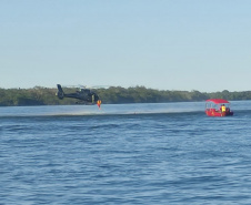 Guarda-vidas do Corpo de Bombeiros fazem treinamento com aeronaves em Porto Rico, no Noroeste