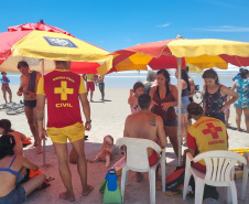 Corpo de Bombeiros salva 15 pessoas após naufrágio de embarcação na Ilha do Mel