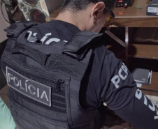  Polícia Civil cumpre 25 mandados em operação contra criminosos que roubam cargas no Paraná