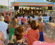 No pôr do sol, banda da Polícia Militar do Paraná anima população e veranistas de Guaratuba