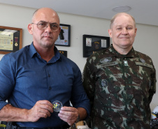 Secretário Hudson recebe novo comandante do Exército