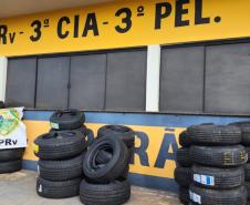 Polícia Rodoviária apreende 200 pneus contrabandeados e mais de 170 garrafas de vinho