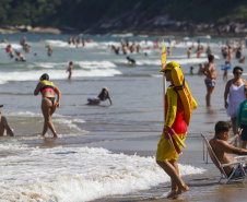 Corpo de Bombeiros faz mais de 700 salvamentos no Litoral durante o Verão Maior Paraná