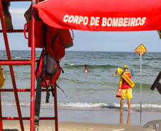 Corpo de Bombeiros faz mais de 700 salvamentos no Litoral durante o Verão Maior Paraná