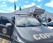 Policiais cumprem mandados contra pessoas com tornozeleira que não poderiam estar no Litoral