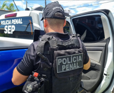 Policiais cumprem mandados contra pessoas com tornozeleira que não poderiam estar no Litoral