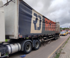 Polícia Militar prende motorista de caminhão que atingiu mais de 10 veículos em Curitiba