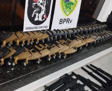 Polícia Militar apreende dois caminhões com 160 armas em Iporã e Perobal