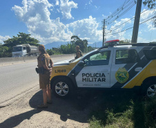 Polícia Militar recupera mais de 30 sacos com fertilizantes saqueados de caminhões em Paranaguá