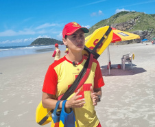 Trabalho preventivo de bombeiros e guarda-vidas garante verão tranquilo na Ilha do Mel