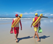 Trabalho preventivo de bombeiros e guarda-vidas garante verão tranquilo na Ilha do Mel