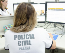 Para modernizar atendimento, Polícia Civil implanta Centrais Regionais de Flagrantes. Essas centrais funcionarão 24 horas por dia e serão operadas por autoridades policiais plantonistas e seus agentes, designados a partir de escalas. Elas serão implementadas em todas as Subdivisões do Interior do Estado Paraná, na Capital e RMC. 