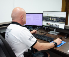 Para modernizar atendimento, Polícia Civil implanta Centrais Regionais de Flagrantes. Essas centrais funcionarão 24 horas por dia e serão operadas por autoridades policiais plantonistas e seus agentes, designados a partir de escalas. Elas serão implementadas em todas as Subdivisões do Interior do Estado Paraná, na Capital e RMC. 