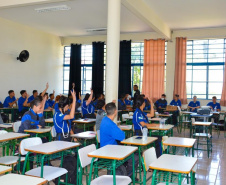 O alerta é que as drogas são a porta de entrada e um dos primeiros passos para inserção numa vida de crime. Além da apresentação, os alunos interagiram com os cães policiais. 