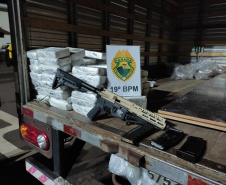 Polícia Militar apreende fuzil e mais de 110 quilos de drogas em Ouro Verde do Oeste