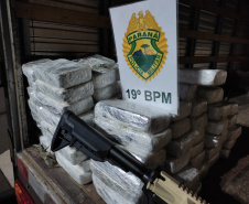Polícia Militar apreende fuzil e mais de 110 quilos de drogas em Ouro Verde do Oeste