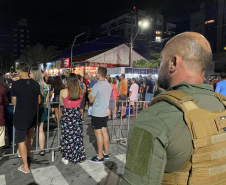 Policiais militares levam tranquilidade para os foliões em Guaratuba