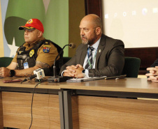 A reunião do lançamento da operação foi nesta quinta-feira (23), na Cidade da Polícia, sede da Sesp, em Curitiba. Participam da fiscalização integrada a Secretaria de Estado da Saúde (Sesa), o Departamento de Estradas de Rodagem - DER-PR, a Polícia Rodoviária Federal (PRF), a Polícia Militar (PMPR), o Corpo de Bombeiros (CBMPR), a Defesa Civil, a Agência de Defesa Agropecuária do Paraná (Adapar) e o Detran-PR. 