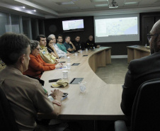 A reunião do lançamento da operação foi nesta quinta-feira (23), na Cidade da Polícia, sede da Sesp, em Curitiba. Participam da fiscalização integrada a Secretaria de Estado da Saúde (Sesa), o Departamento de Estradas de Rodagem - DER-PR, a Polícia Rodoviária Federal (PRF), a Polícia Militar (PMPR), o Corpo de Bombeiros (CBMPR), a Defesa Civil, a Agência de Defesa Agropecuária do Paraná (Adapar) e o Detran-PR. 