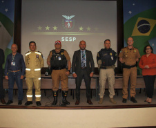 A reunião do lançamento da operação foi nesta quinta-feira (23), na Cidade da Polícia, sede da Sesp, em Curitiba. Participam da fiscalização integrada a Secretaria de Estado da Saúde (Sesa), o Departamento de Estradas de Rodagem - DER-PR, a Polícia Rodoviária Federal (PRF), a Polícia Militar (PMPR), o Corpo de Bombeiros (CBMPR), a Defesa Civil, a Agência de Defesa Agropecuária do Paraná (Adapar) e o Detran-PR. 