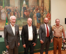 Casa Militar comemora 95 anos e condecora autoridades com medalhas de mérito