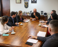 Secretário Hudson recebe Leandre Dal Ponte da Secretaria da Mulher e Igualdade Racial do Paraná 