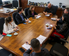 Secretário Hudson recebe Leandre Dal Ponte da Secretaria da Mulher e Igualdade Racial do Paraná 