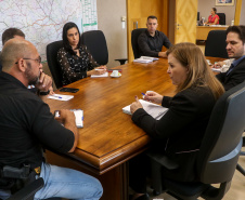 Secretário Hudson recebe Leandre Dal Ponte da Secretaria da Mulher e Igualdade Racial do Paraná 