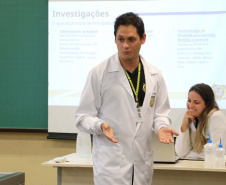 Peritos ministram curso sobre antropologia forense na Universidade da Integração Latino-Americana (UNILA)