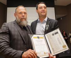 Governador comemora avanços na segurança pública em entrega de homenagens da Polícia Civil