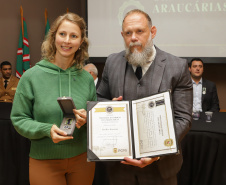 Governador comemora avanços na segurança pública em entrega de homenagens da Polícia Civil