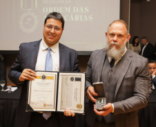 Governador comemora avanços na segurança pública em entrega de homenagens da Polícia Civil