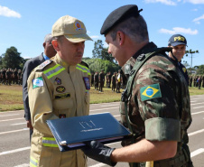 Autoridades do Estado ganham homenagem e reforçam parceria com Exército Brasileiro